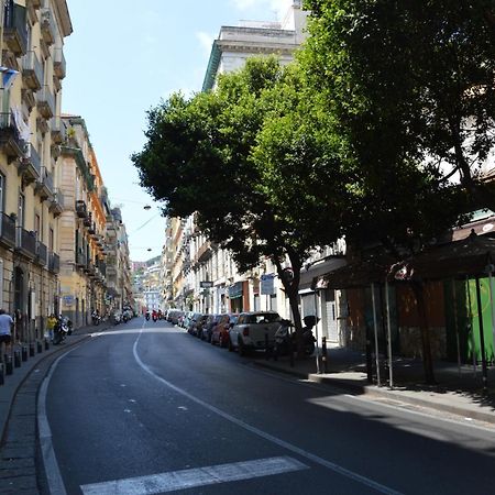 Appartement Casa Flora Al Corso à Naples Extérieur photo